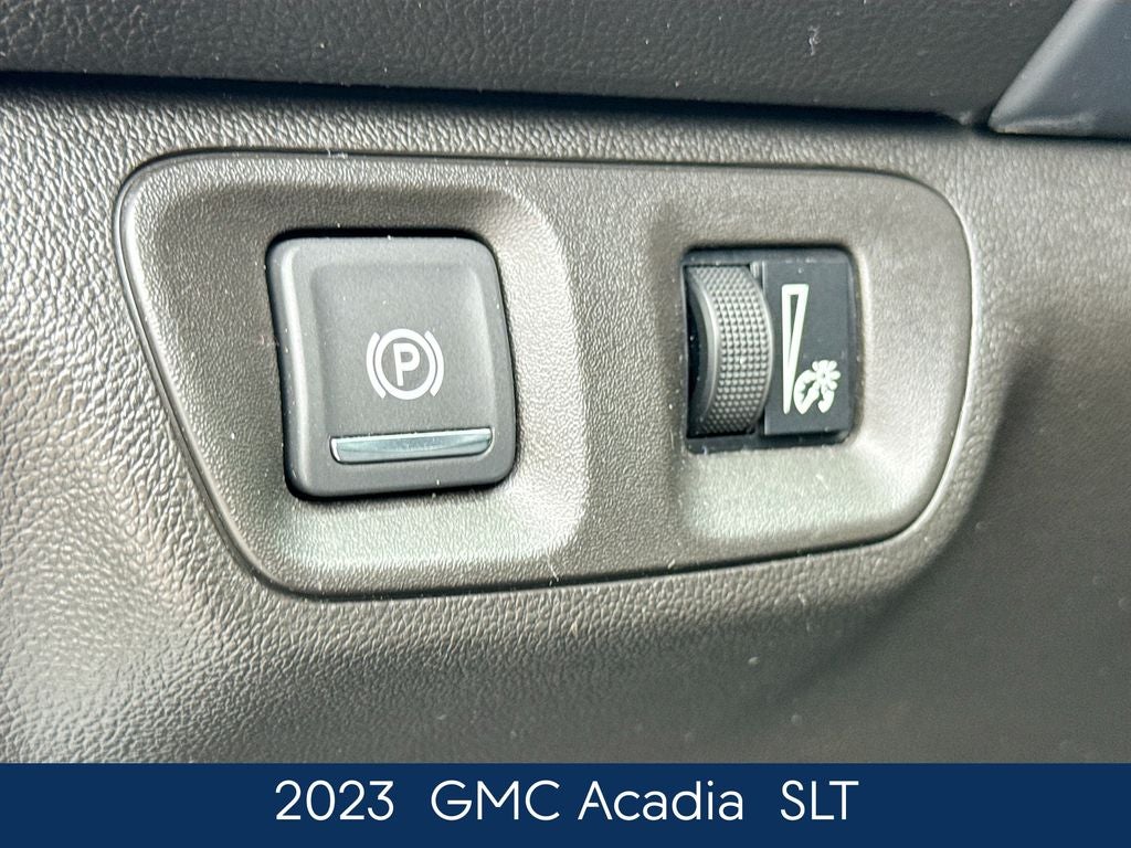 2023 GMC Acadia SLT