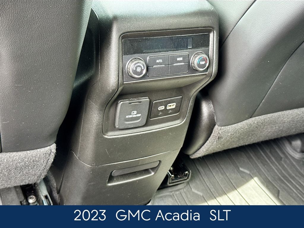 2023 GMC Acadia SLT