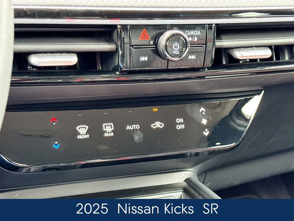 2025 Nissan Kicks SR