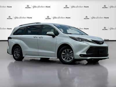 2025 Toyota Sienna XLE 8 Passenger