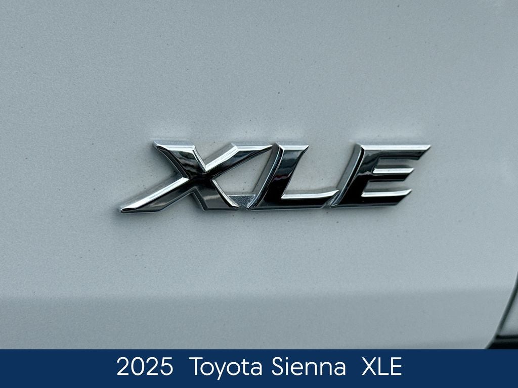 2025 Toyota Sienna XLE 8 Passenger