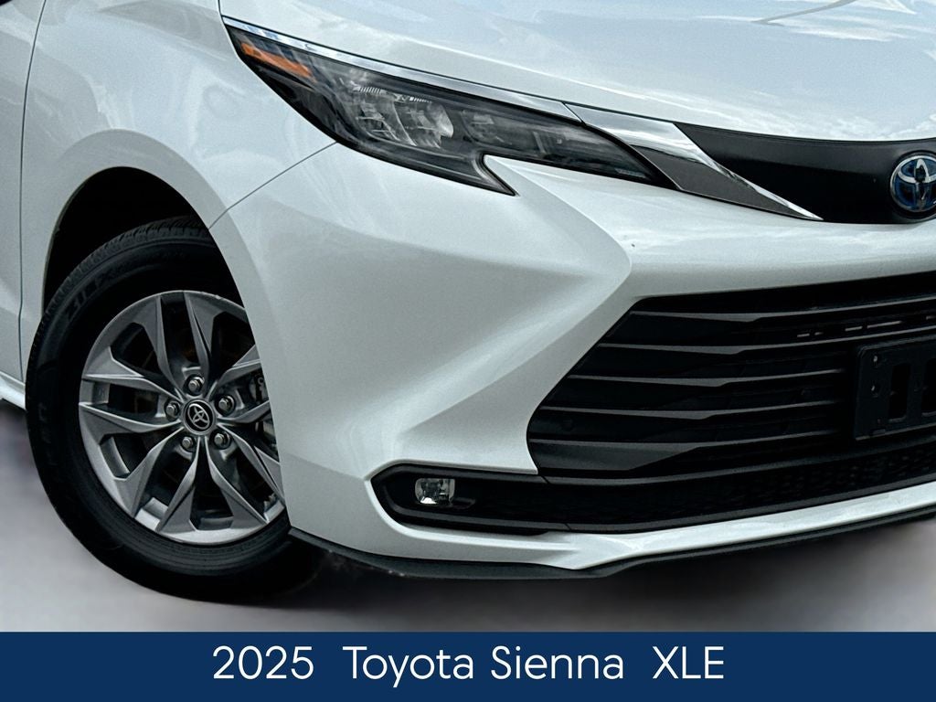 2025 Toyota Sienna XLE 8 Passenger