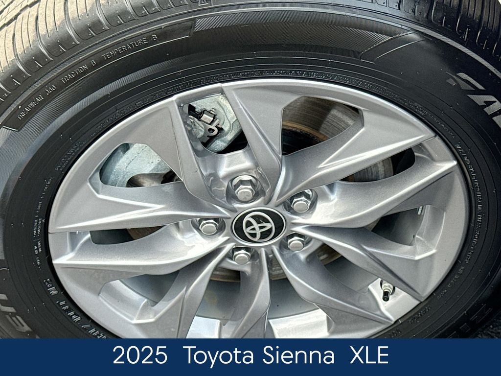 2025 Toyota Sienna XLE 8 Passenger