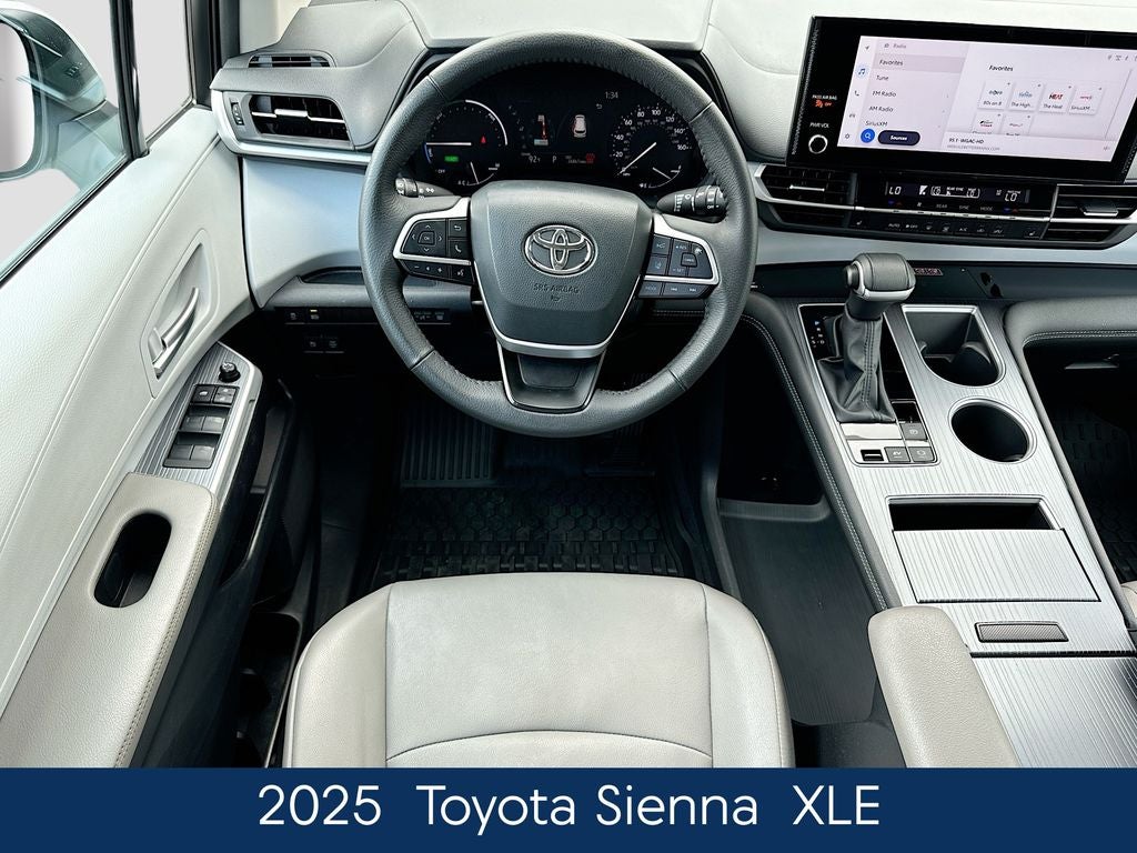 2025 Toyota Sienna XLE 8 Passenger