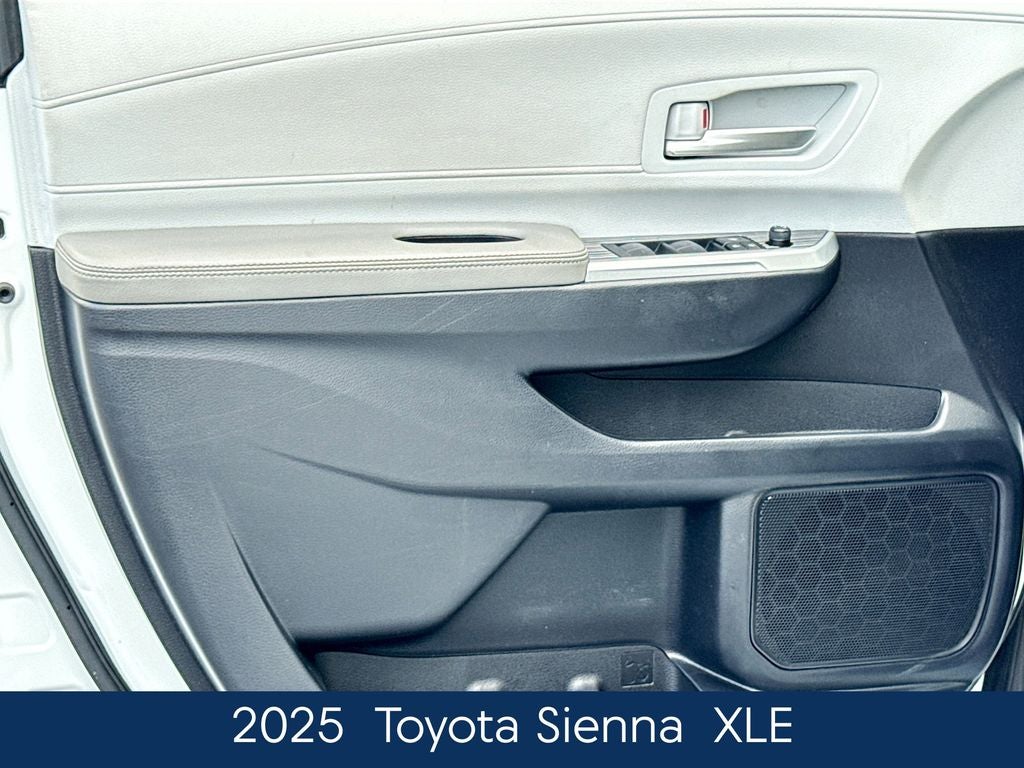 2025 Toyota Sienna XLE 8 Passenger