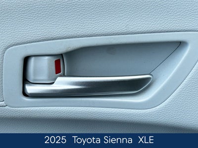 2025 Toyota Sienna XLE 8 Passenger