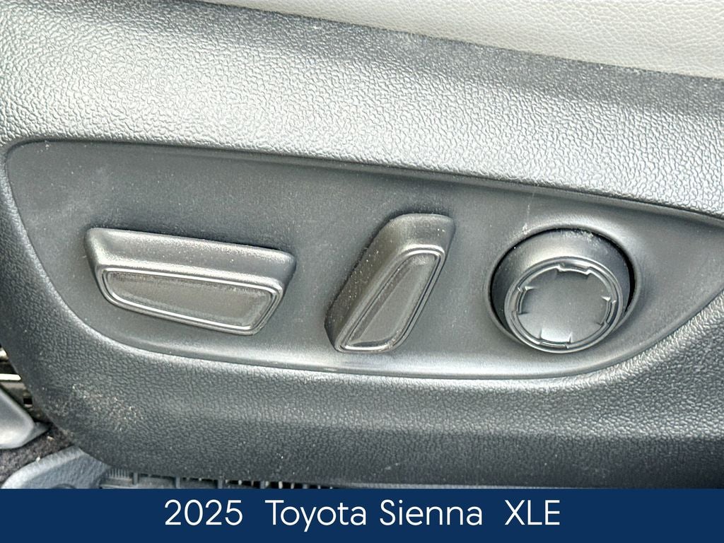 2025 Toyota Sienna XLE 8 Passenger