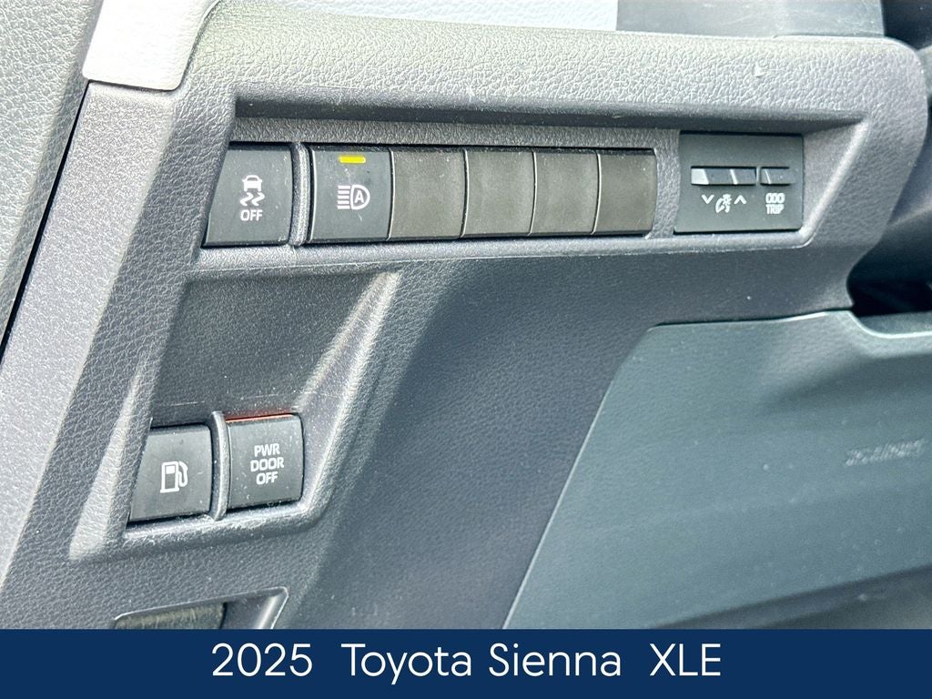 2025 Toyota Sienna XLE 8 Passenger