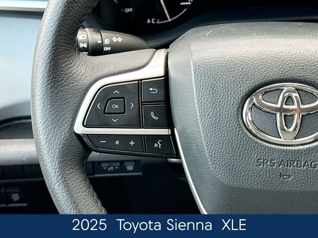2025 Toyota Sienna XLE 8 Passenger