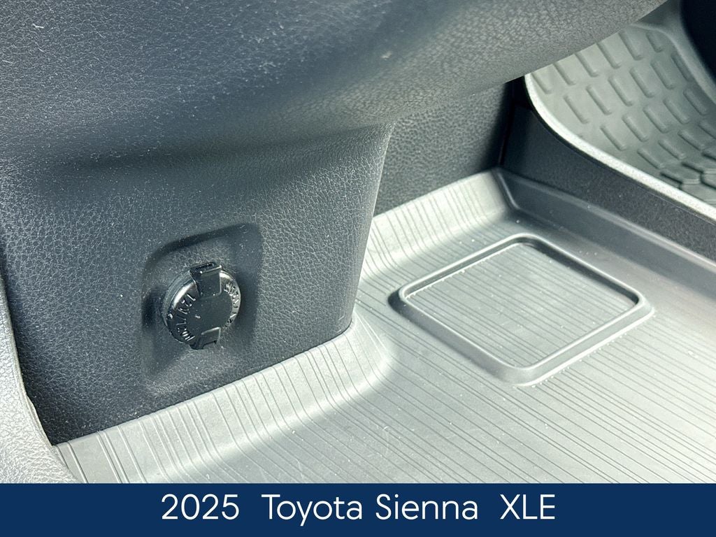 2025 Toyota Sienna XLE 8 Passenger