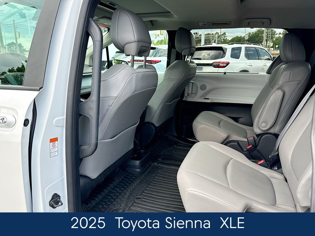 2025 Toyota Sienna XLE 8 Passenger