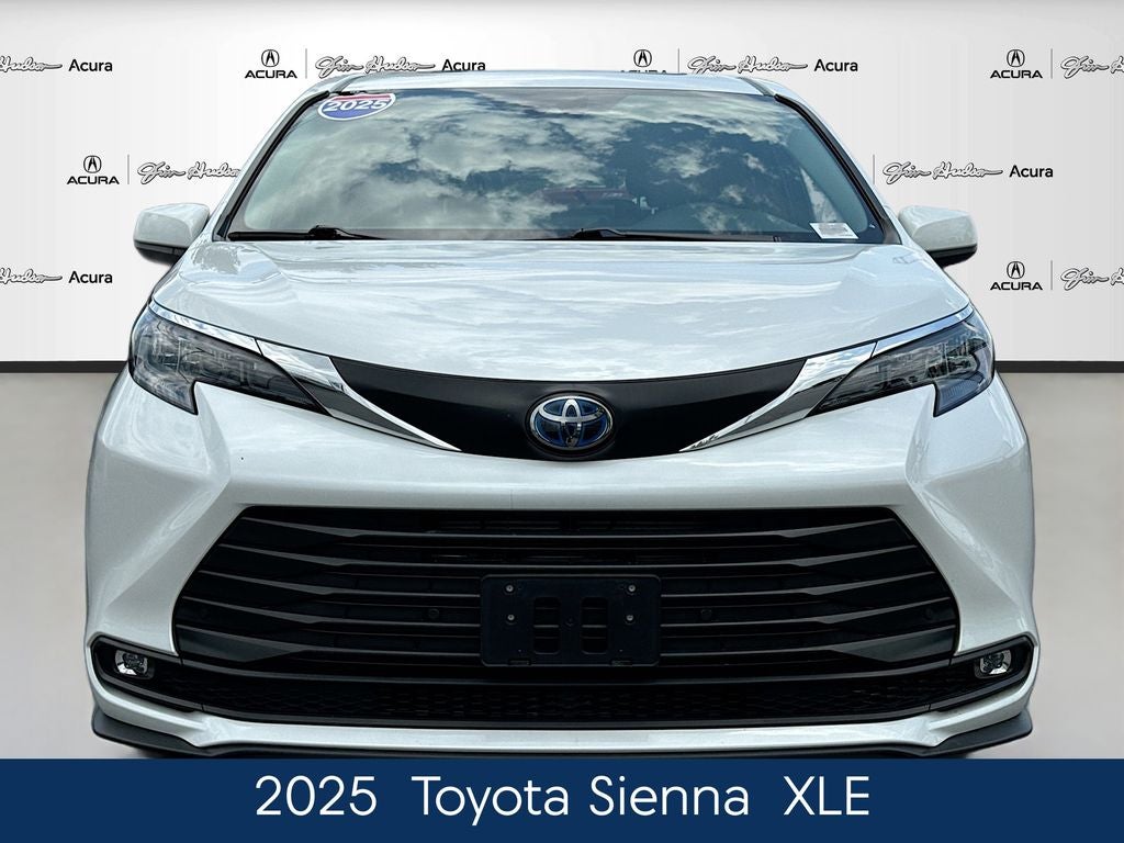 2025 Toyota Sienna XLE 8 Passenger
