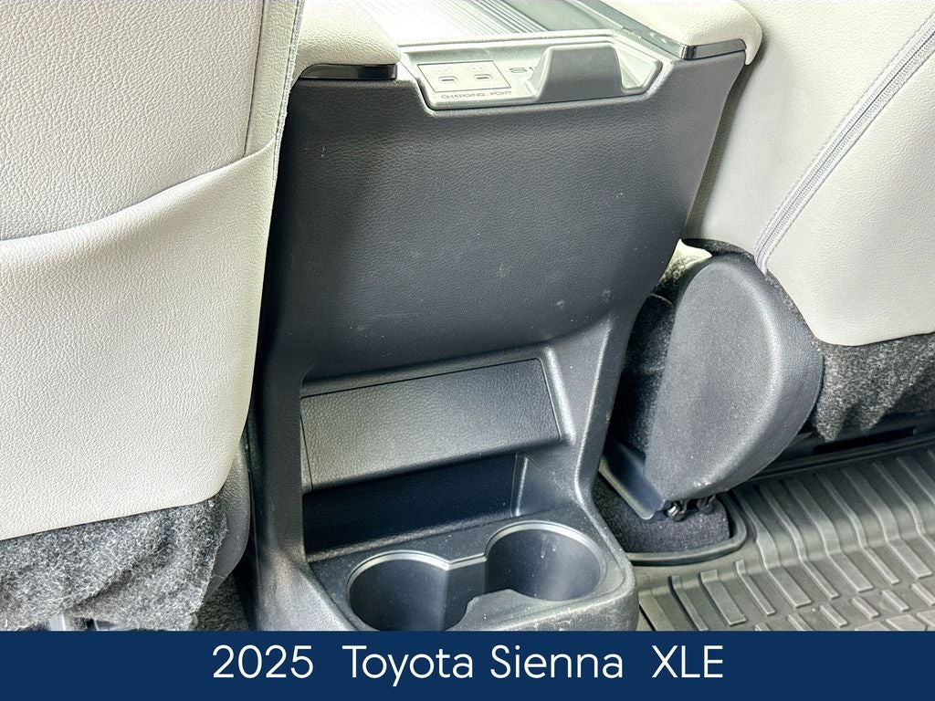 2025 Toyota Sienna XLE 8 Passenger