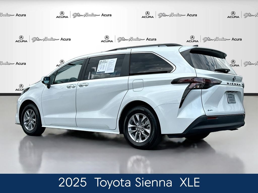 2025 Toyota Sienna XLE 8 Passenger