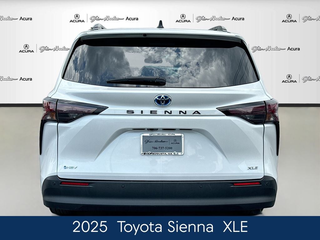 2025 Toyota Sienna XLE 8 Passenger