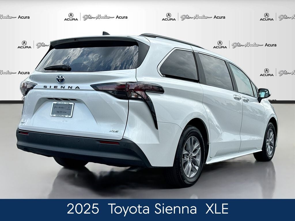 2025 Toyota Sienna XLE 8 Passenger