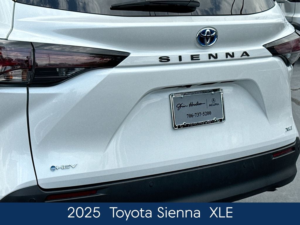 2025 Toyota Sienna XLE 8 Passenger