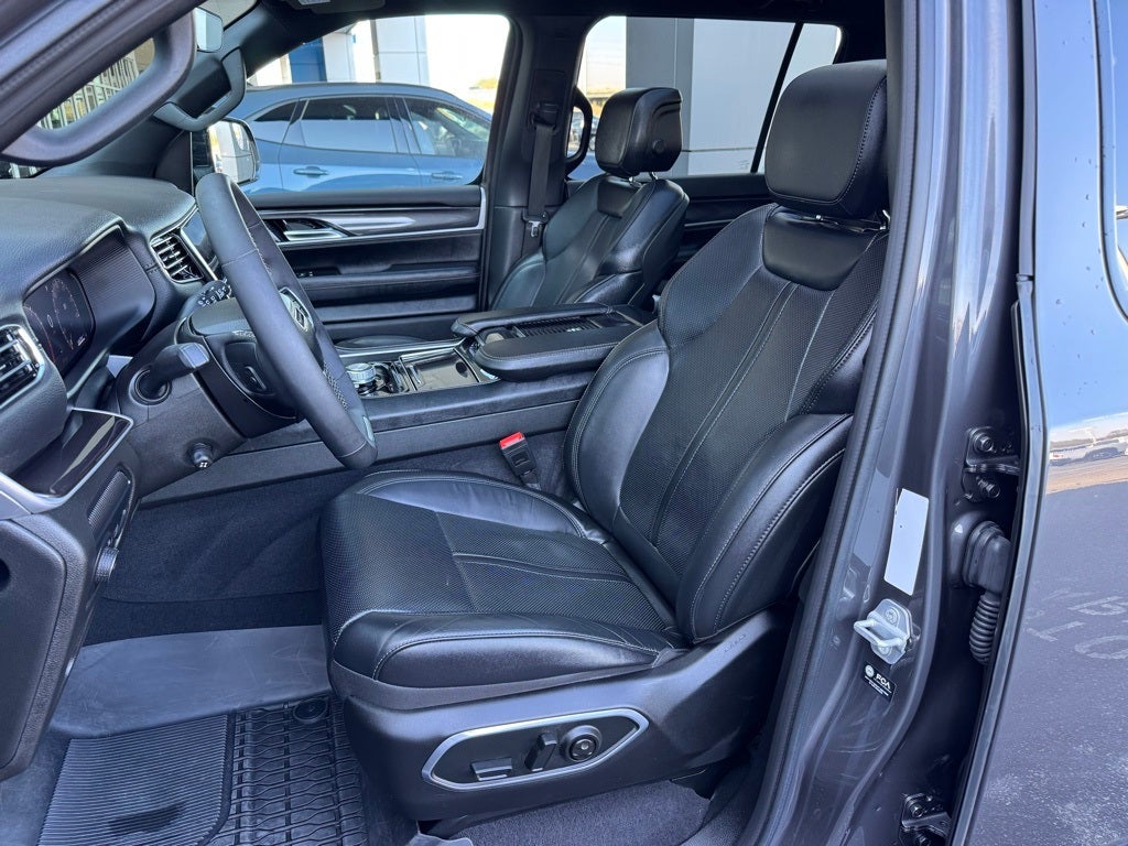 2024 Jeep Wagoneer Base