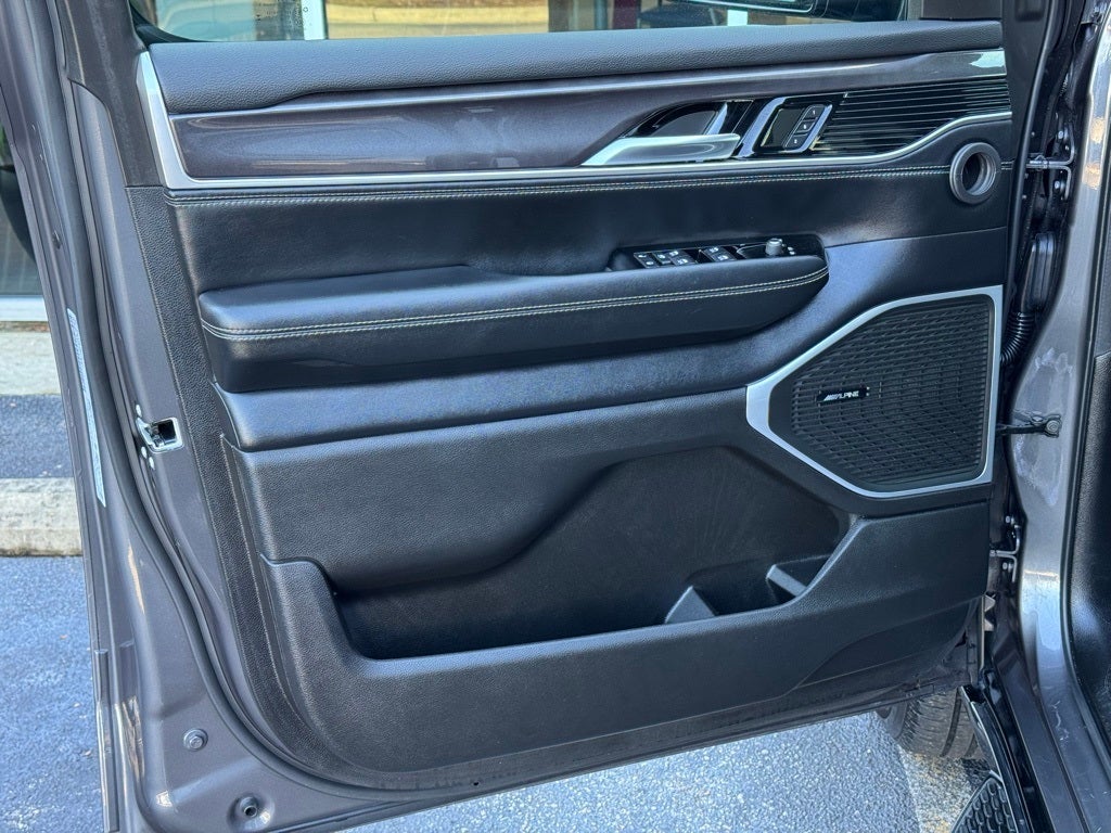 2024 Jeep Wagoneer Base