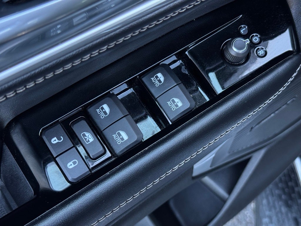 2024 Jeep Wagoneer Base