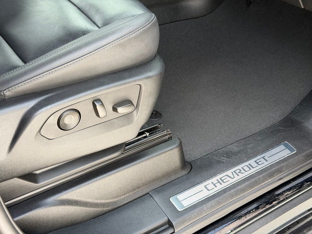 2025 Chevrolet Suburban LT