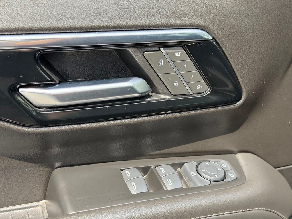 2025 Chevrolet Suburban LT