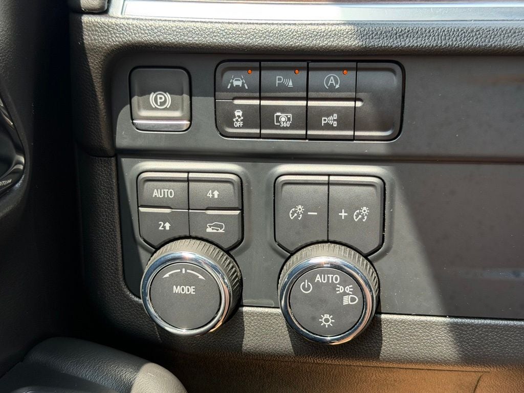 2025 Chevrolet Suburban LT