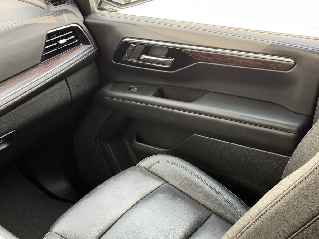 2025 Chevrolet Suburban LT