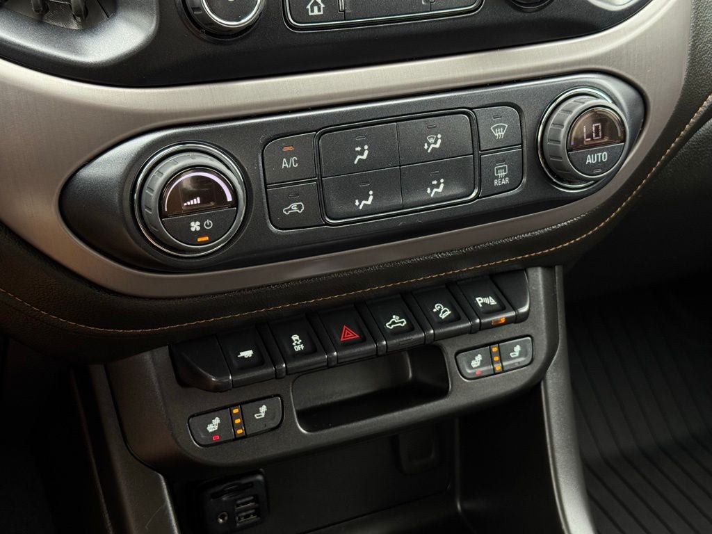 2022 GMC Canyon AT4 w/Leather