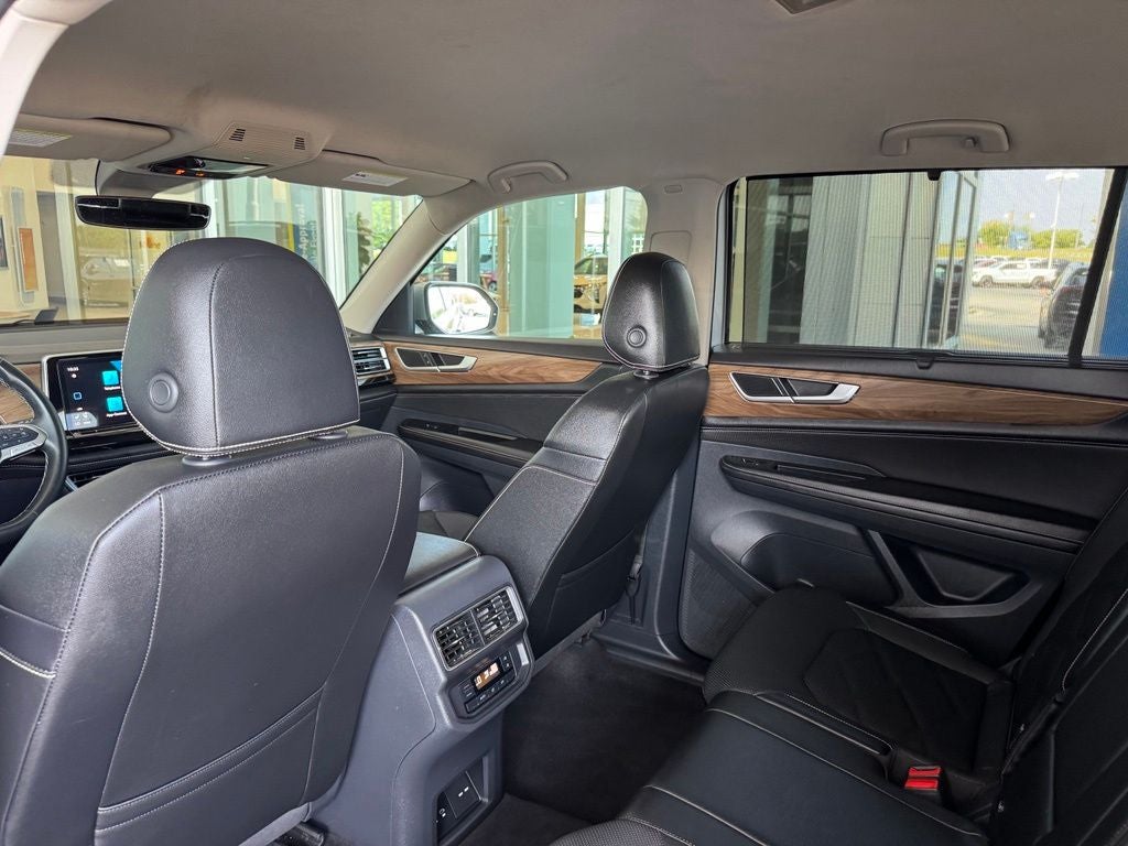 2025 Volkswagen Atlas 2.0T SE w/Technology