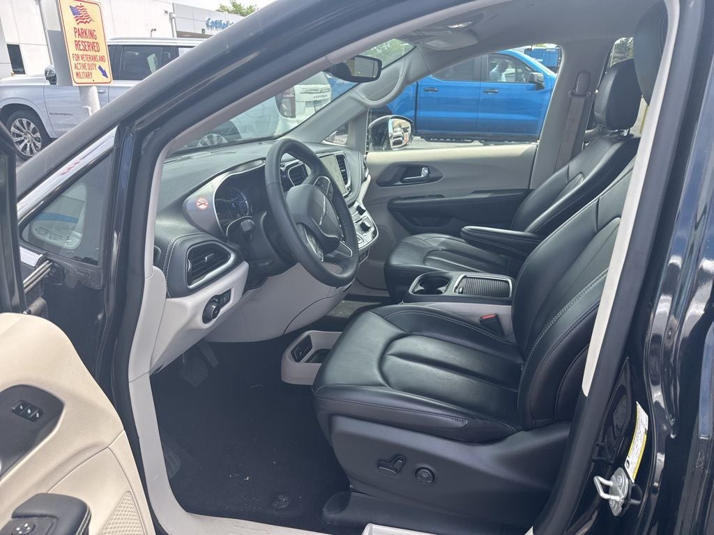 2024 Chrysler Pacifica Hybrid Select