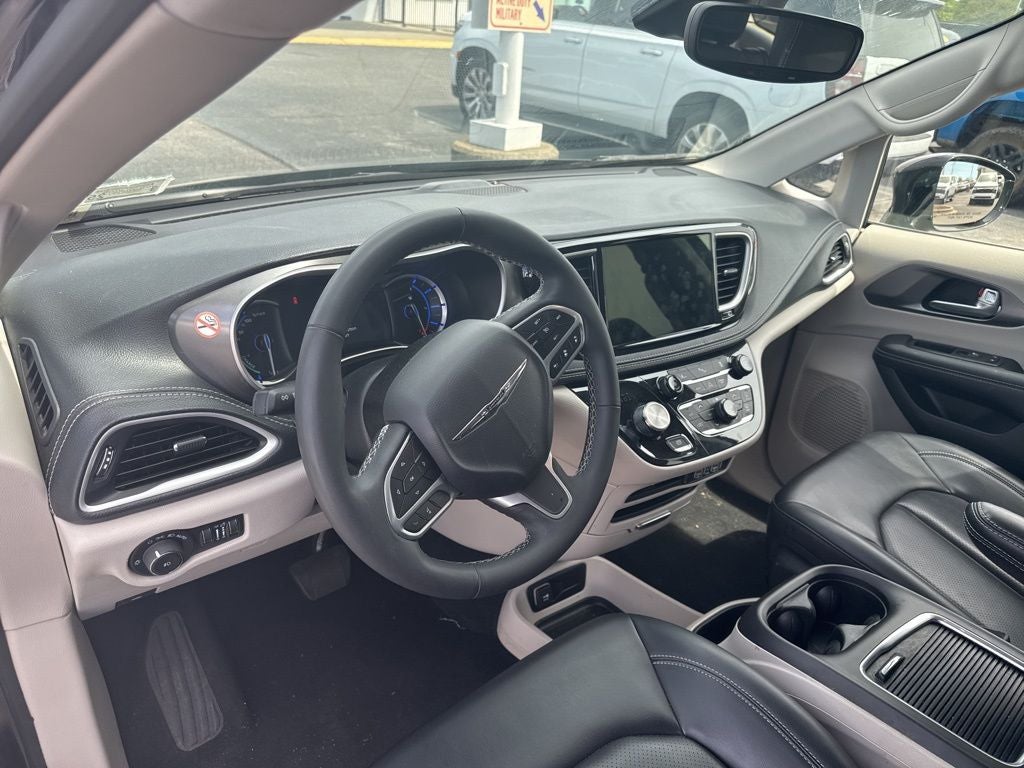 2024 Chrysler Pacifica Hybrid Select