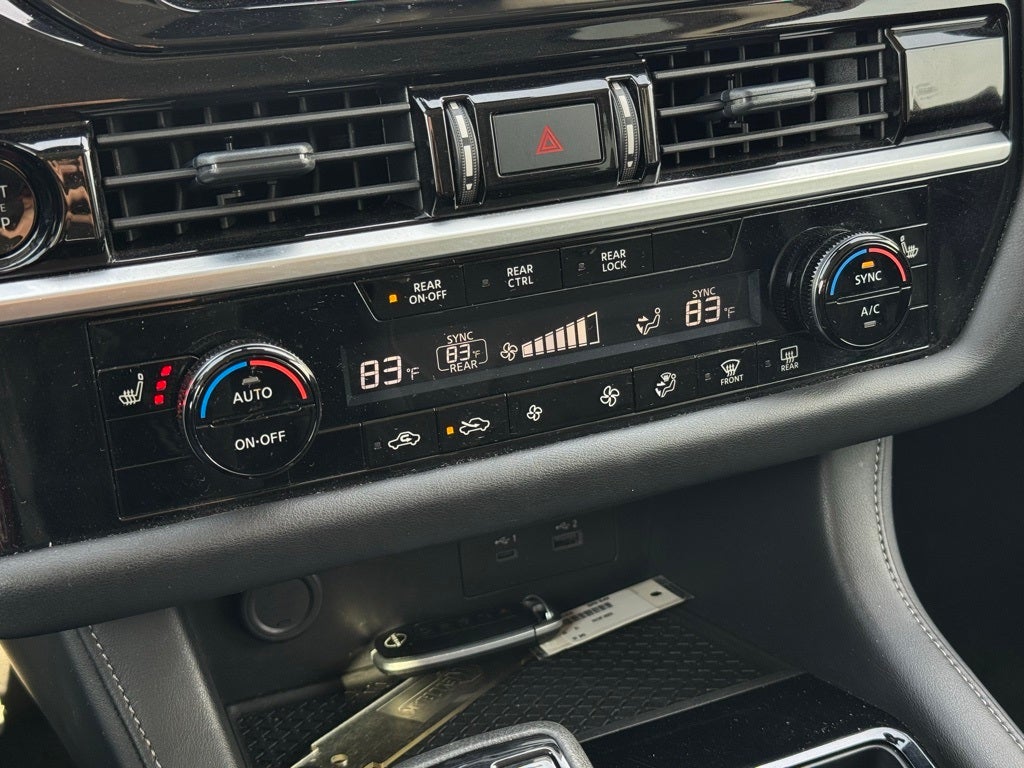 2025 Nissan Pathfinder SV