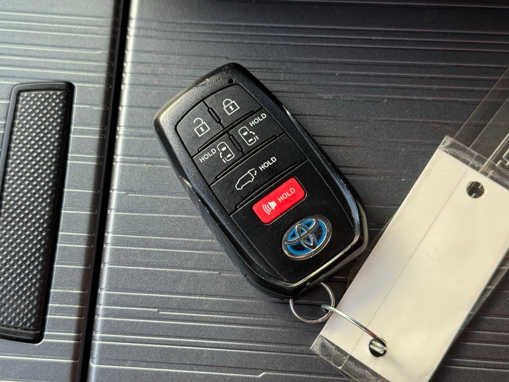 2023 Toyota Sienna XSE 7 Passenger