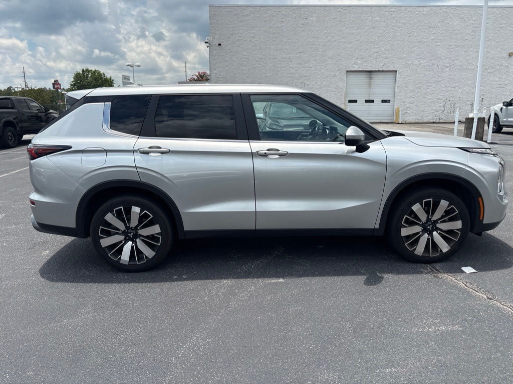 2025 Mitsubishi Outlander SE