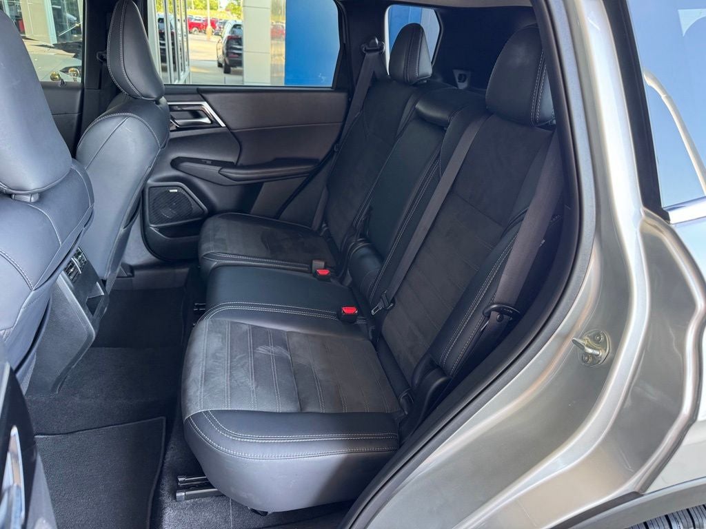 2025 Mitsubishi Outlander SE