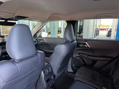 2025 Mitsubishi Outlander SE