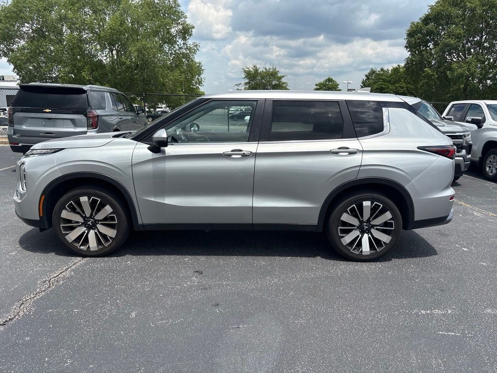 2025 Mitsubishi Outlander SE