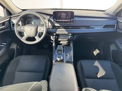 2024 Mitsubishi Outlander ES