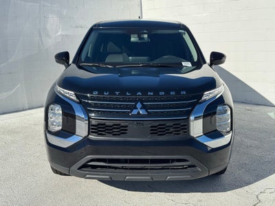 2024 Mitsubishi Outlander ES