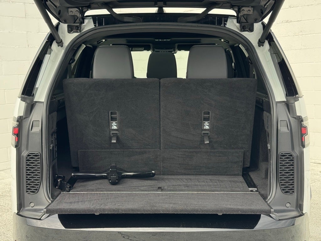 2023 Land Rover Discovery S R-Dynamic