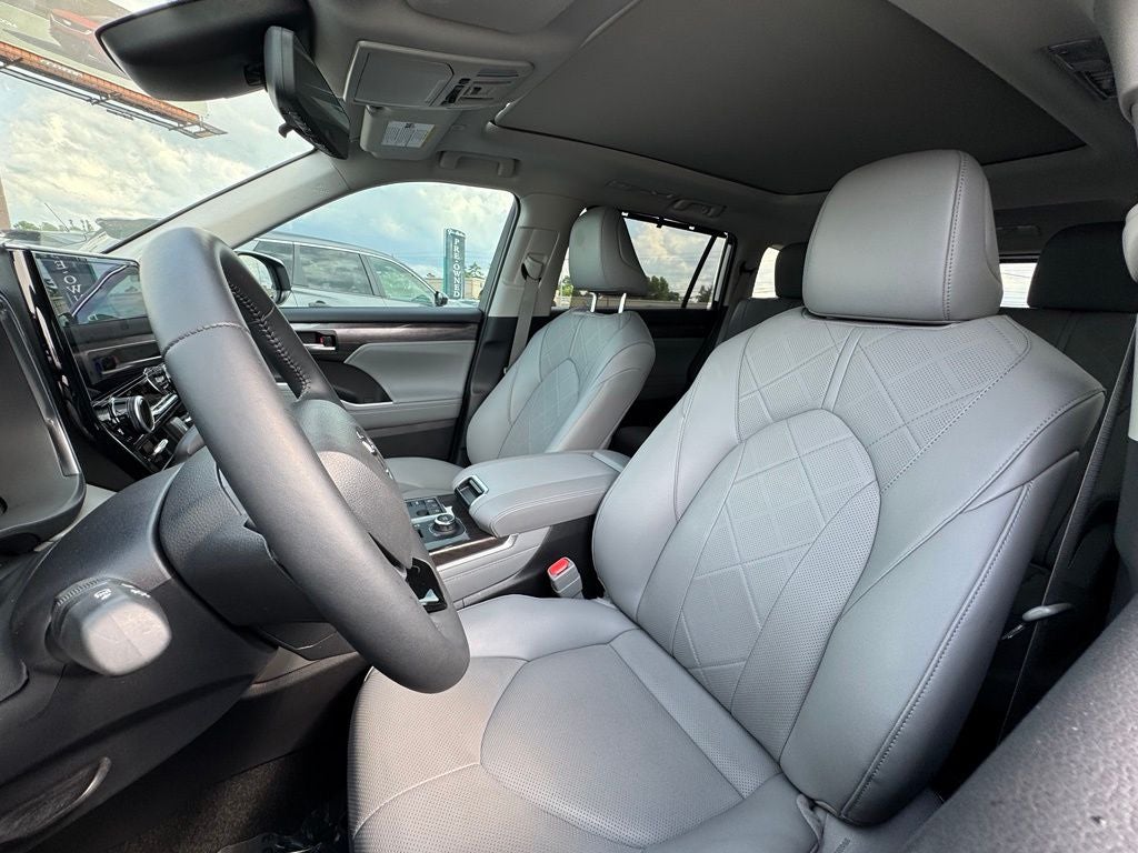 2025 Toyota Highlander Platinum