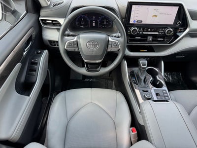 2025 Toyota Highlander Platinum