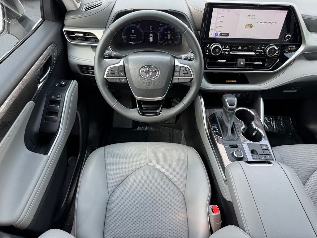 2025 Toyota Highlander Platinum