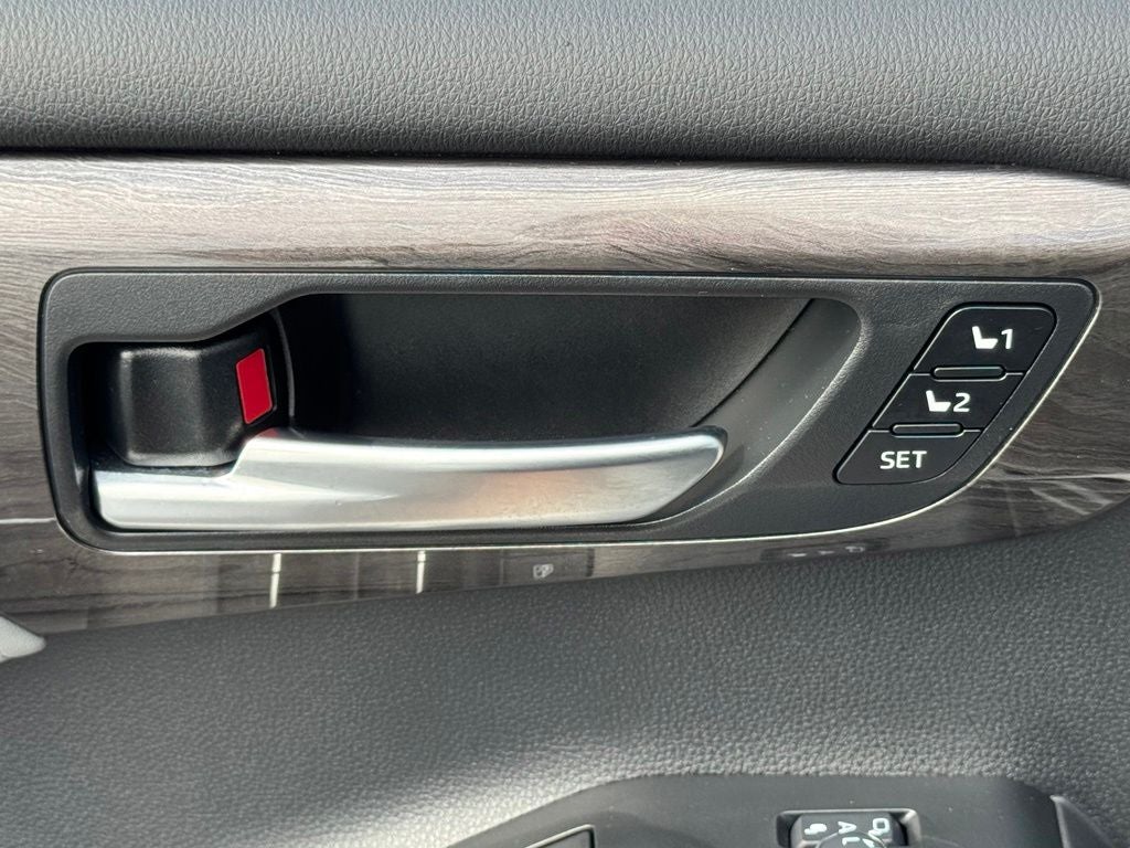2025 Toyota Highlander Platinum