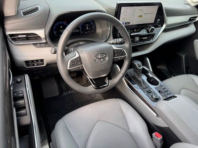2025 Toyota Highlander Platinum