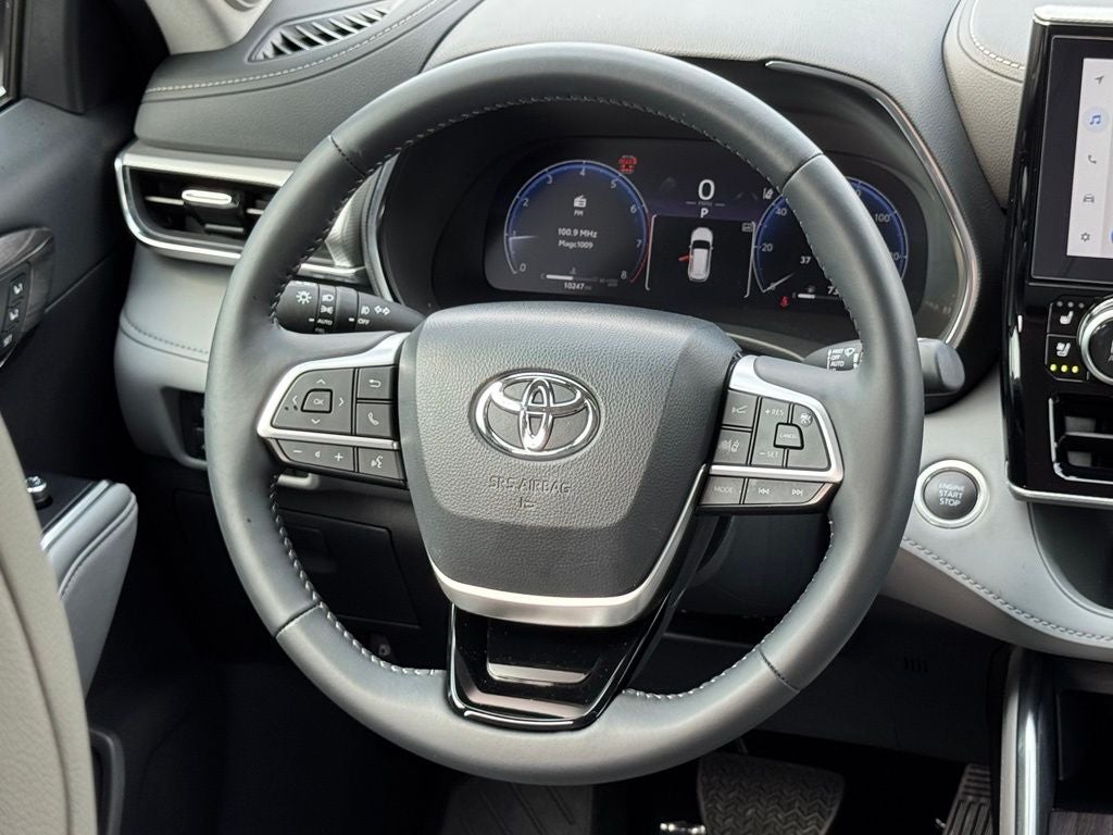 2025 Toyota Highlander Platinum