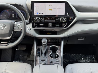 2025 Toyota Highlander Platinum