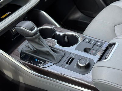 2025 Toyota Highlander Platinum