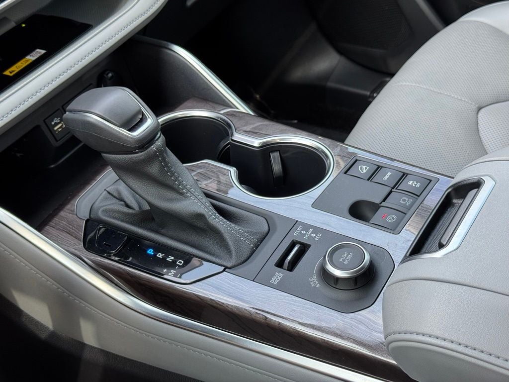 2025 Toyota Highlander Platinum